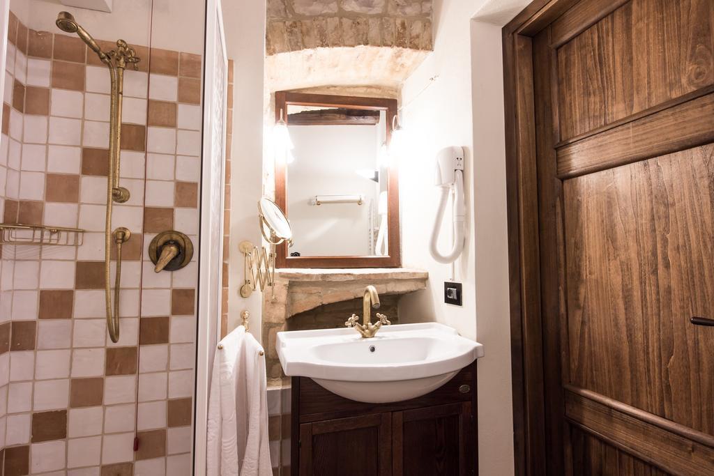 Bed and Breakfast Domus In Castro Montecchio  Zimmer foto